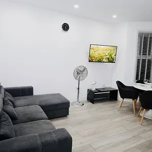 E2m Stays Lovely Apt Close To Station With Free Parking Apartment
