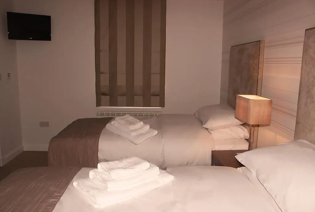 Mccafferty'S Guesthouse אילפורד מלון