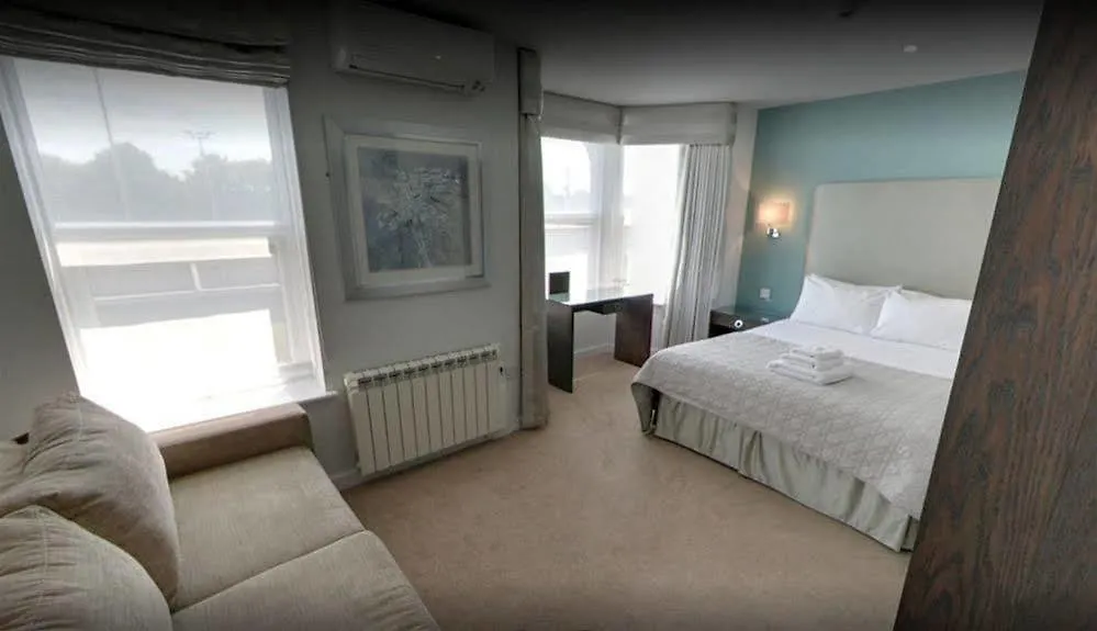 Mccafferty'S Guesthouse אילפורד מלון